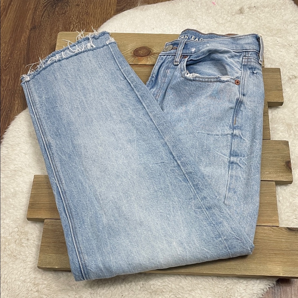American Eagle Light Wash Baggy Jeans
